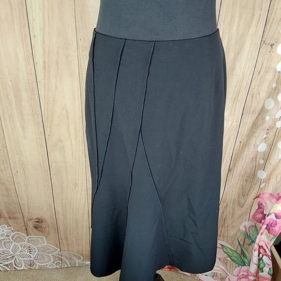 The Limited Stretch Black Midi Skirt With Abstract Lines Pattern - Picture 10 of 12